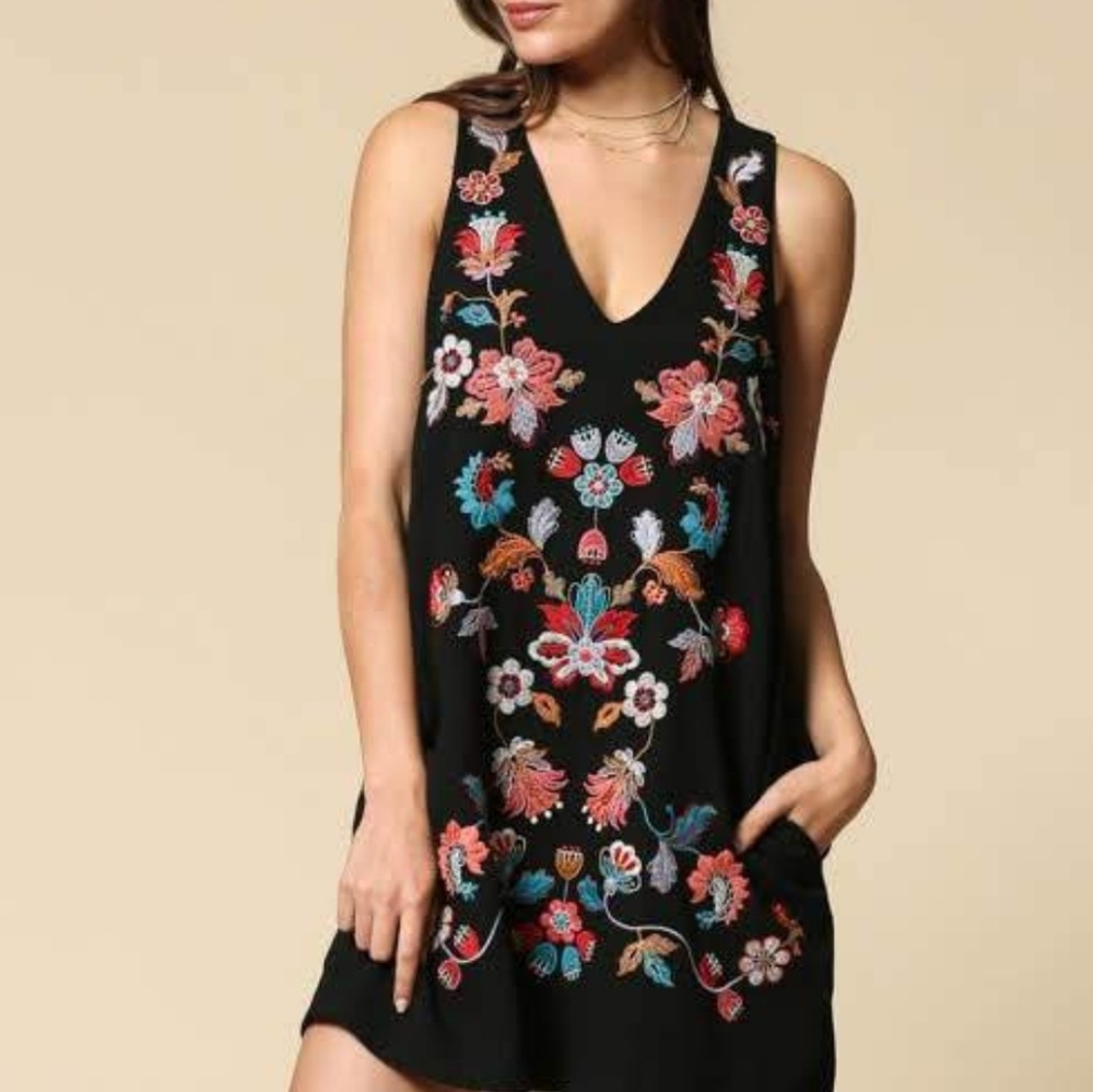 By Together Embroidered dress
Size Medium